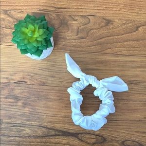 White bow knot lulu scrunchie